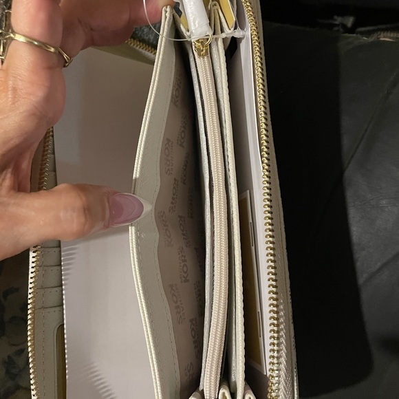 Authentic Michael kors jet set wallet brand new - Picture 6 of 6